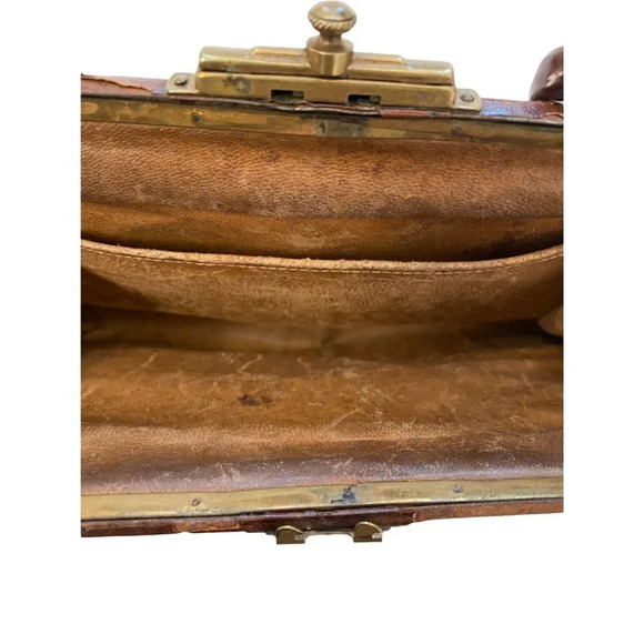 Vintage 1900s Alligator Handbag - Picture 8 of 9